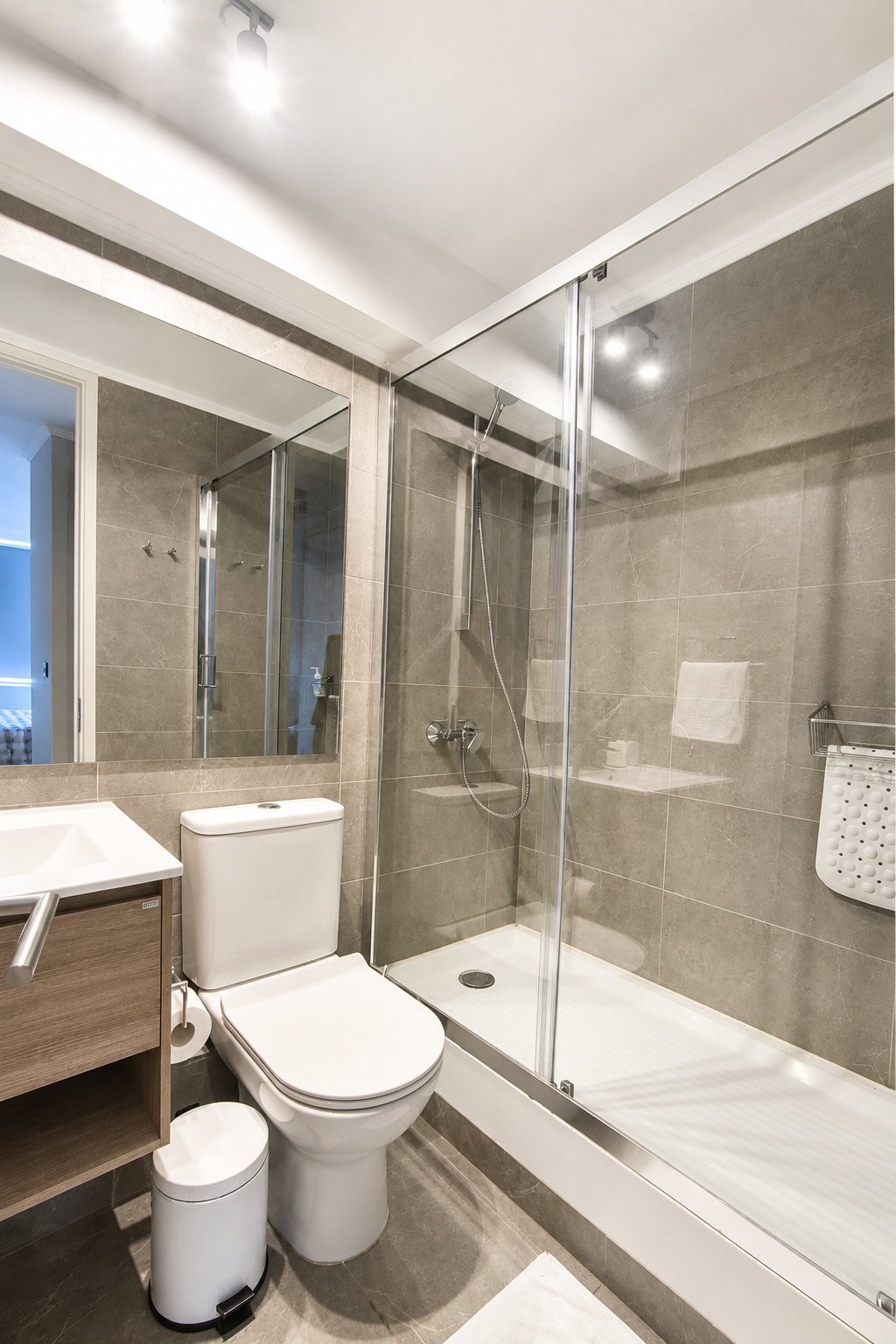Zoom foto 9 de Venta departamento amoblado 1 dormitorio con estacionamiento en sector Oriente / Libertad, Viña del Mar