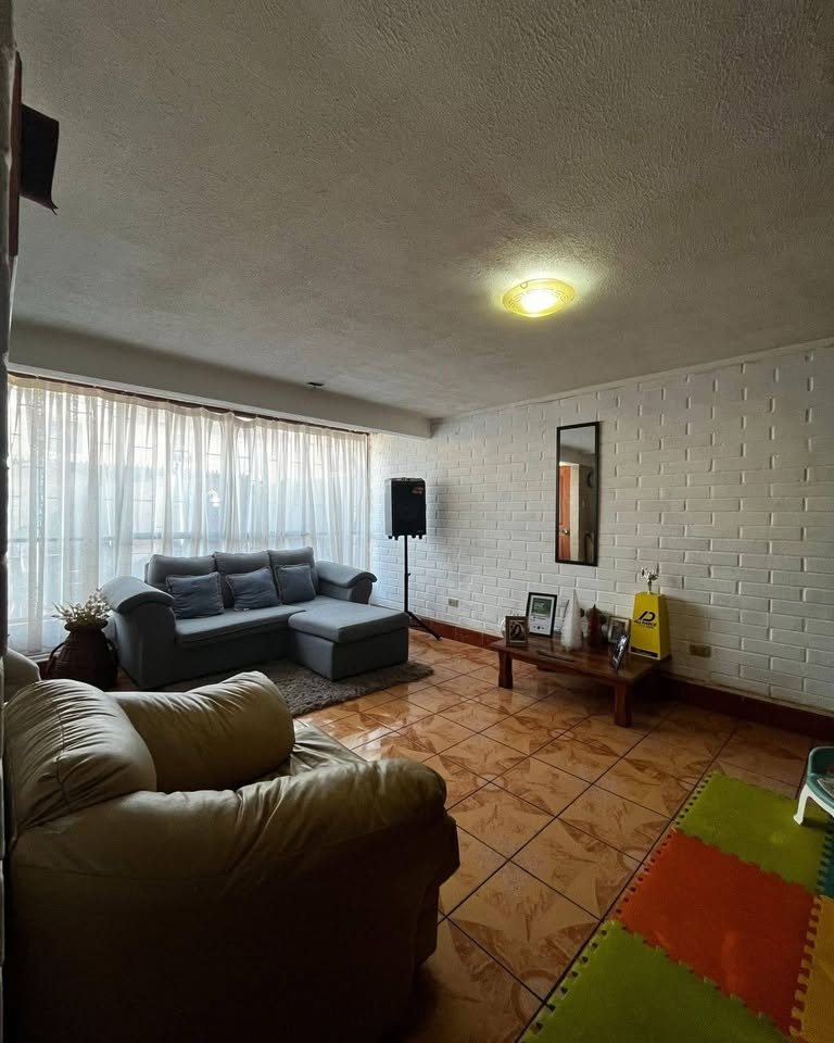 Zoom foto 3 de Casa de 2 pisos en venta – Villa Paraíso, Quillota