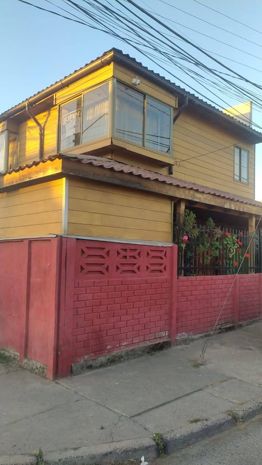 Se vende Casa esquina de 2 pisos, Pasaje Quillota, (sector amanecer) Quillota