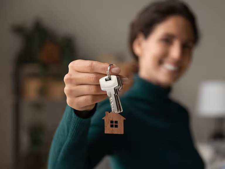 Cuánto hay que ganar para poder comprar una casa nueva en cada región de Chile en 2025