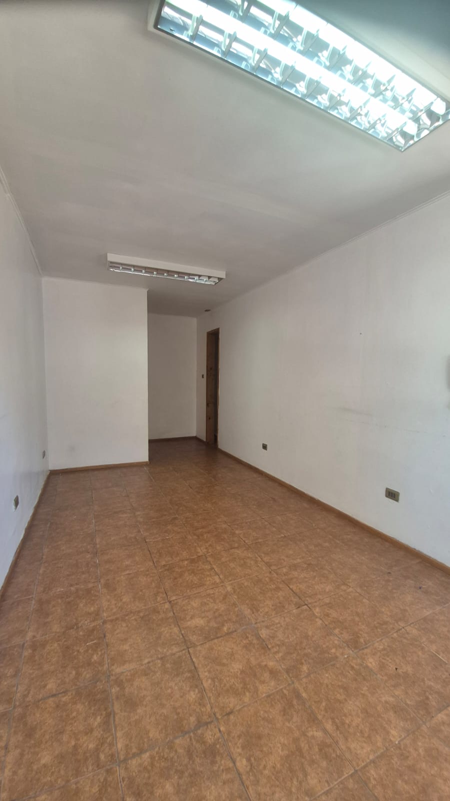 Foto 3 de OFICINA A MEDIA CUADRA DE AVENIDA CONDELL QUILLOTA