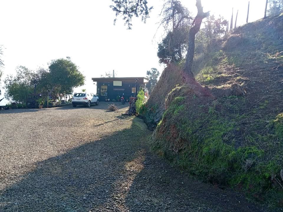 Foto 2 de PARCELA CON CASA EN LOMAS DE SAN ISIDRO